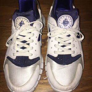 White and blue huaraches